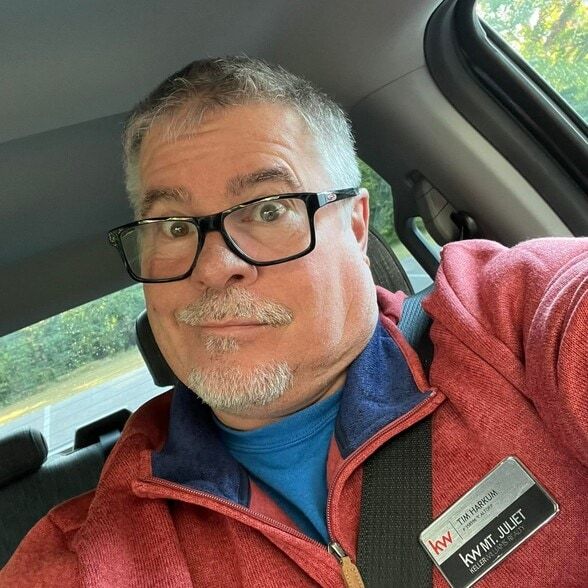 Land Listing Agent Photo