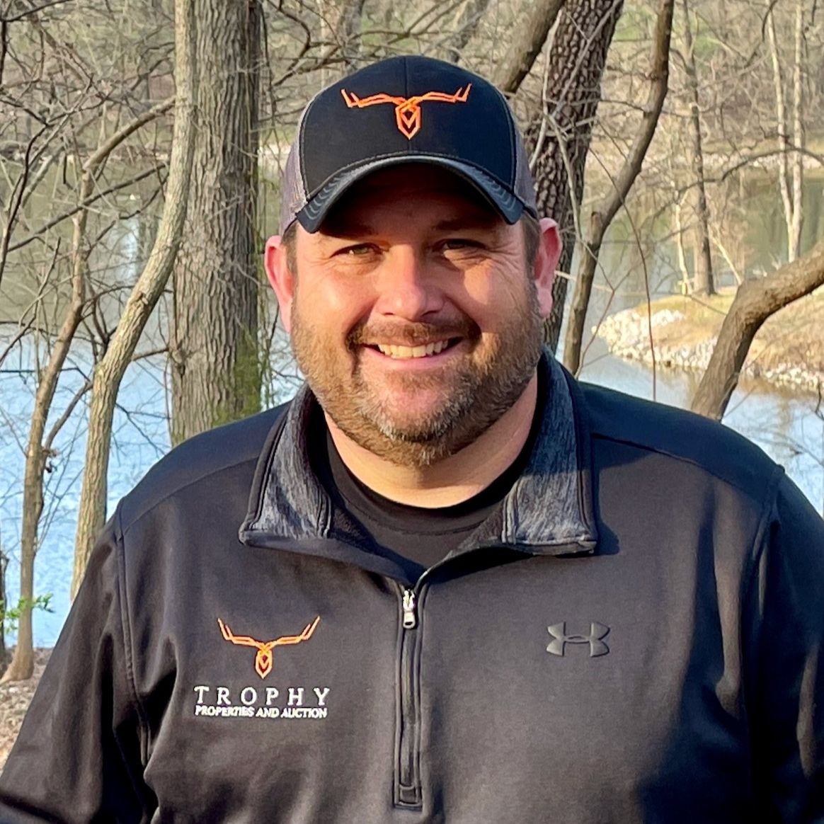 Land Listing Agent Photo