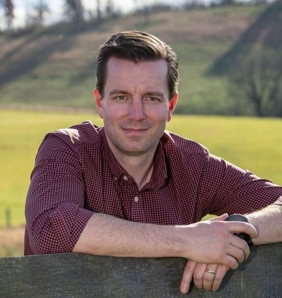 Land Listing Agent Photo