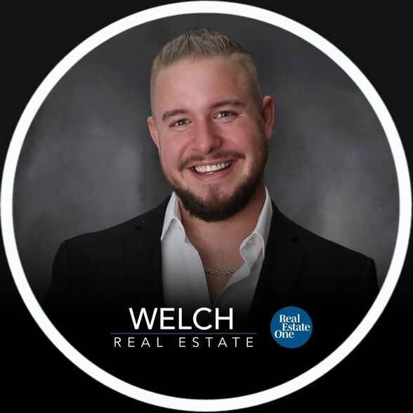 Land Listing Agent Photo