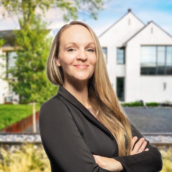 Land Listing Agent Photo