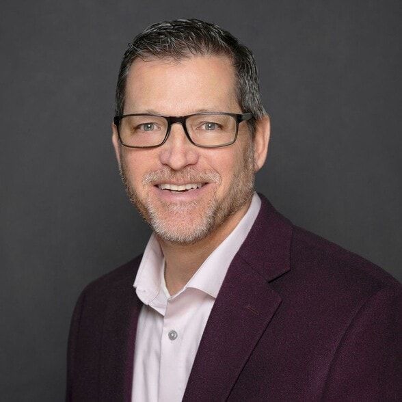 Land Listing Agent Photo