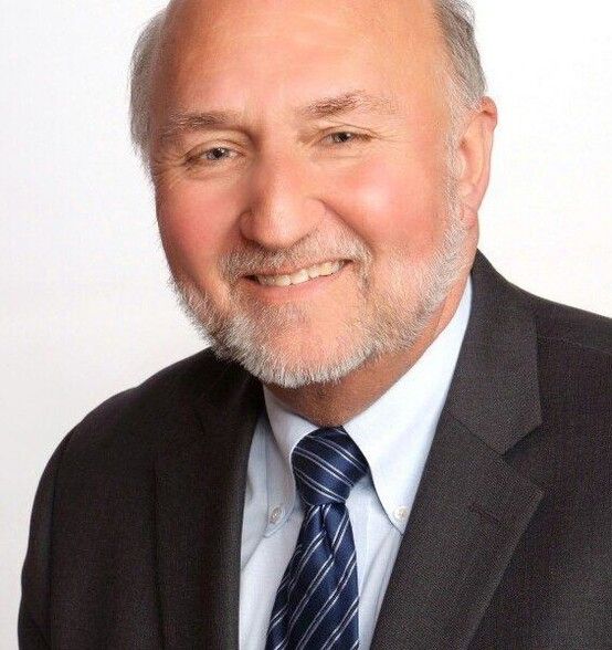 Land Listing Agent Photo