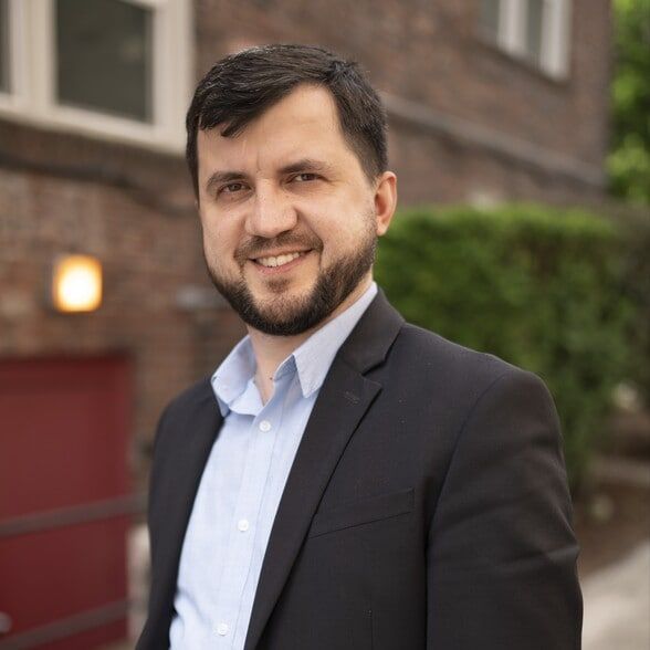 Land Listing Agent Photo