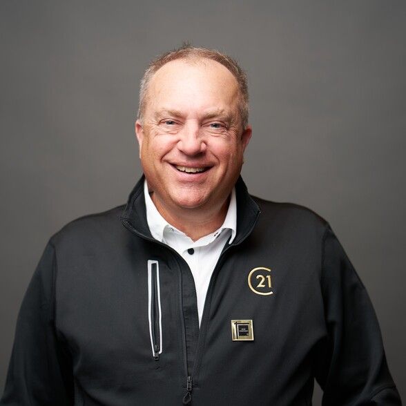 Land Listing Agent Photo