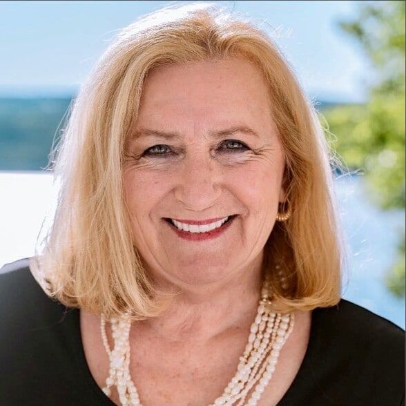 Land Listing Agent Photo