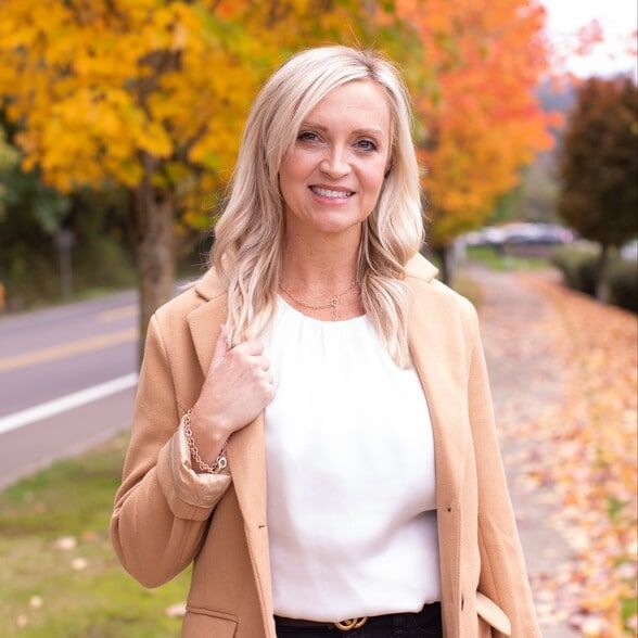 Land Listing Agent Photo