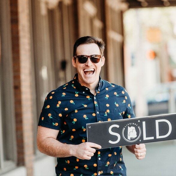 Land Listing Agent Photo