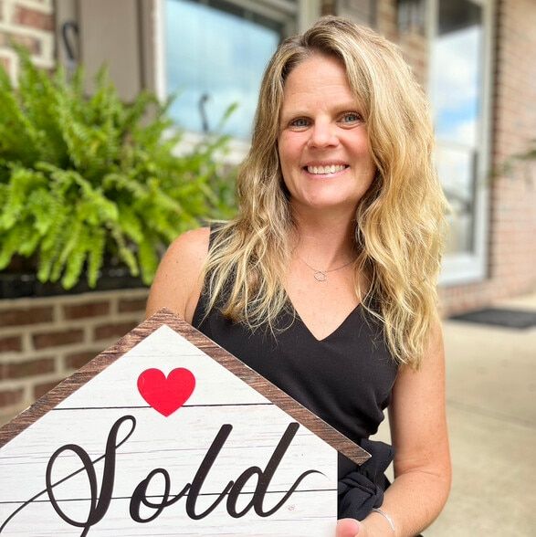 Land Listing Agent Photo