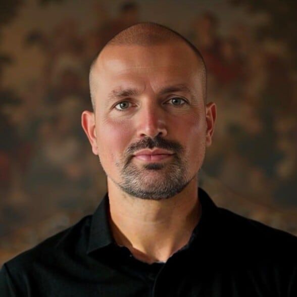 Land Listing Agent Photo