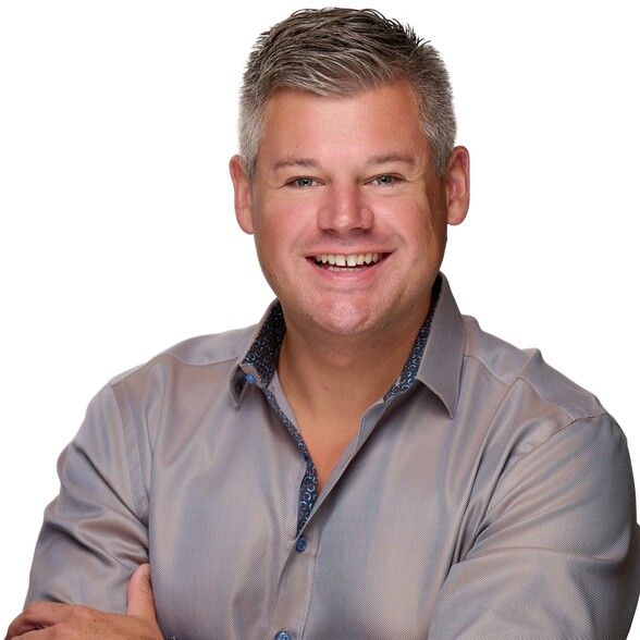 Land Listing Agent Photo