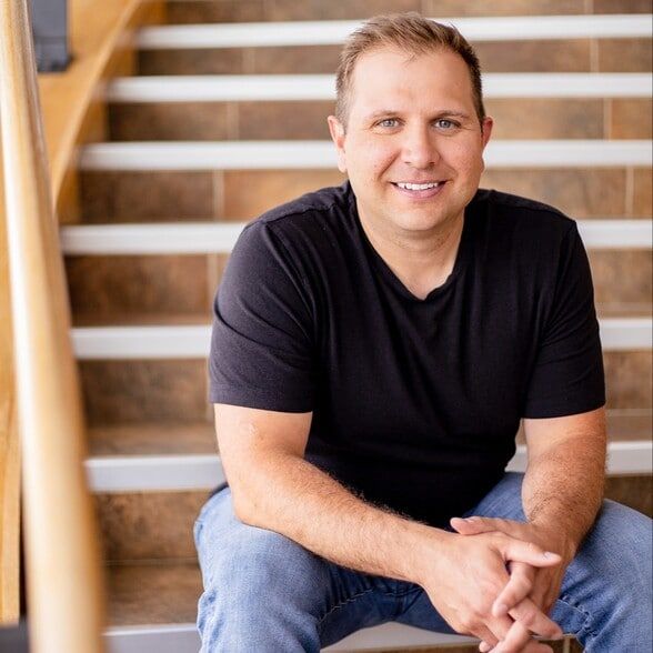 Land Listing Agent Photo