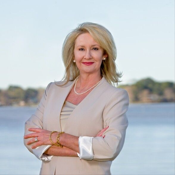 Land Listing Agent Photo