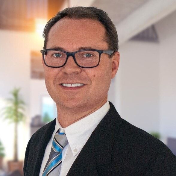 Land Listing Agent Photo