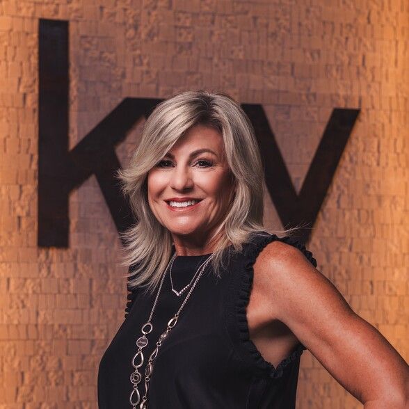 Land Listing Agent Photo