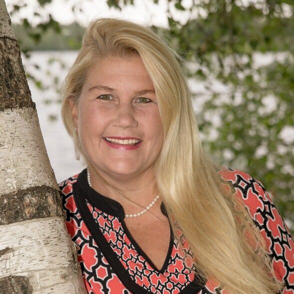 Land Listing Agent Photo