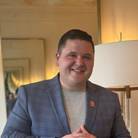 Land Listing Agent Photo