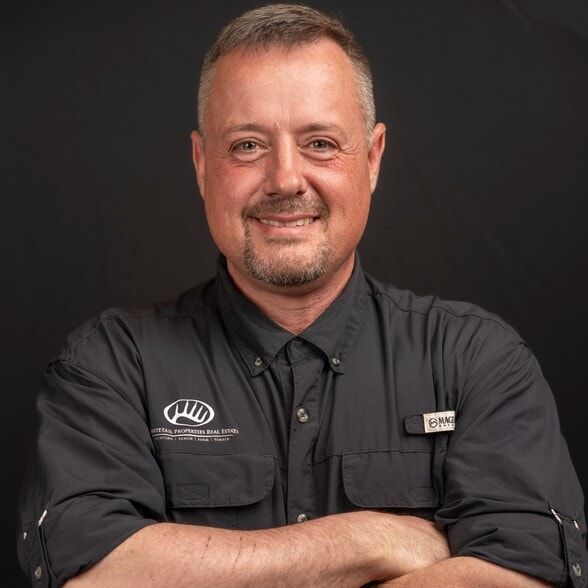 Land Listing Agent Photo