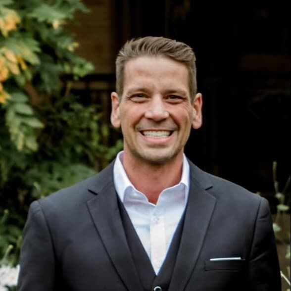 Land Listing Agent Photo