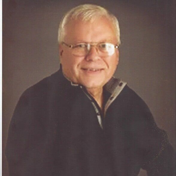 Land Listing Agent Photo