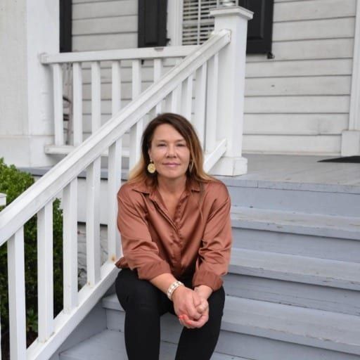 Land Listing Agent Photo