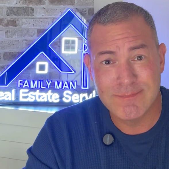 Land Listing Agent Photo