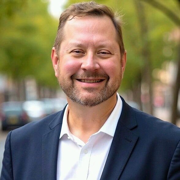 Land Listing Agent Photo