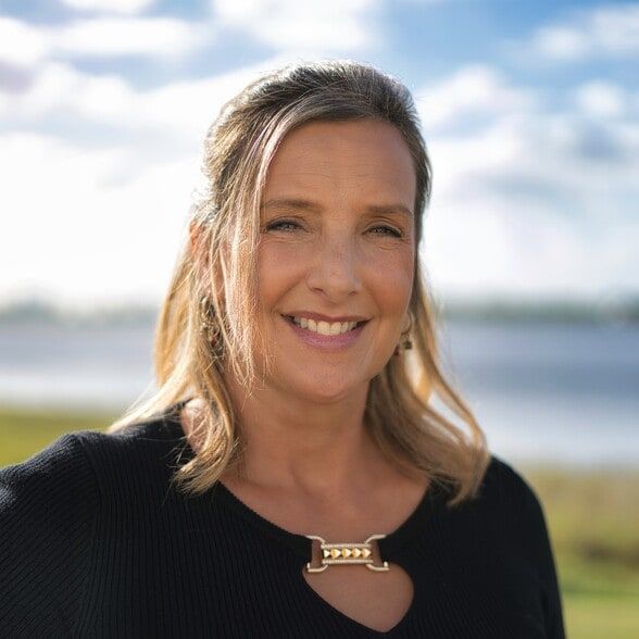 Land Listing Agent Photo