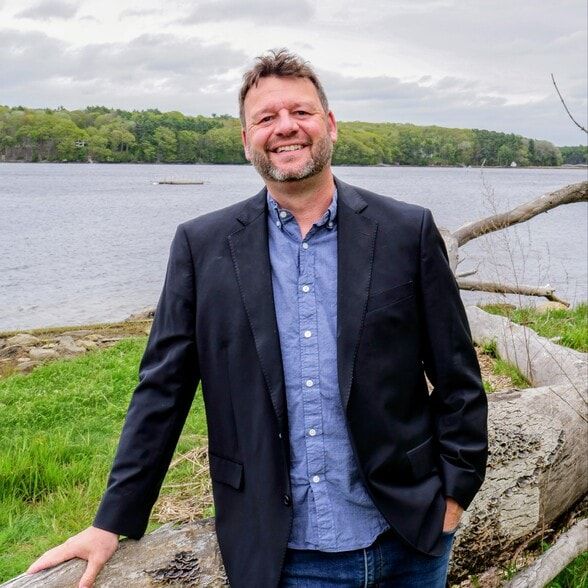 Land Listing Agent Photo