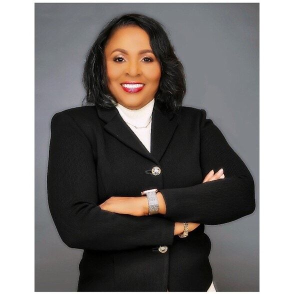 Land Listing Agent Photo