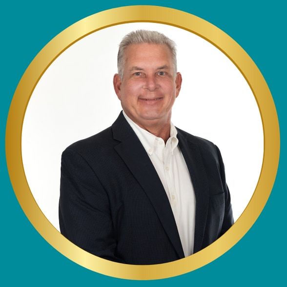 Land Listing Agent Photo