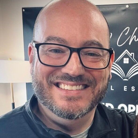 Land Listing Agent Photo