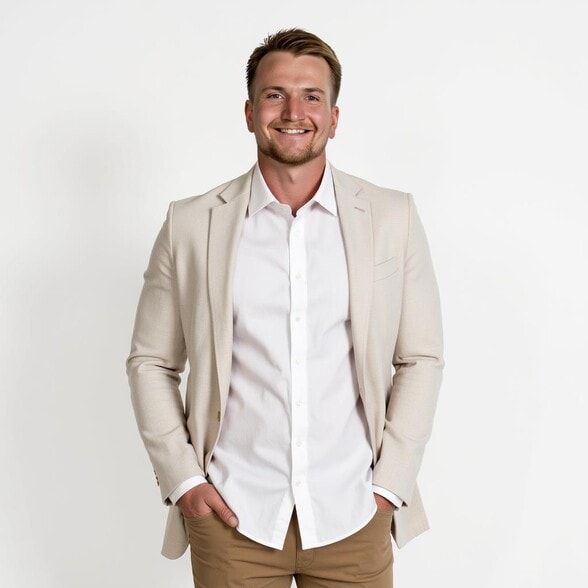 Land Listing Agent Photo