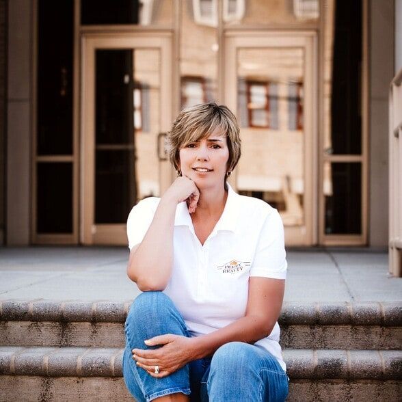 Land Listing Agent Photo