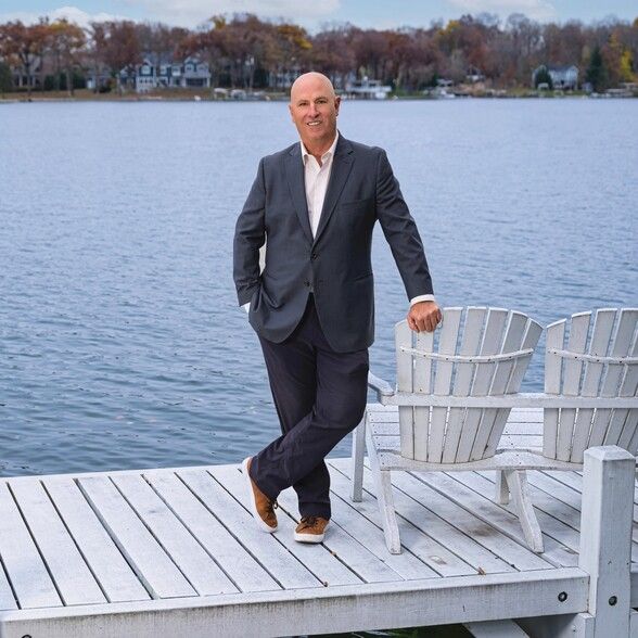 Land Listing Agent Photo