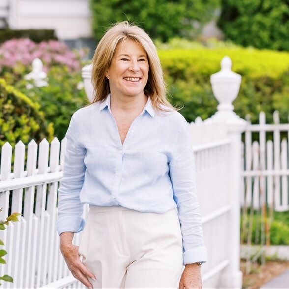 Land Listing Agent Photo