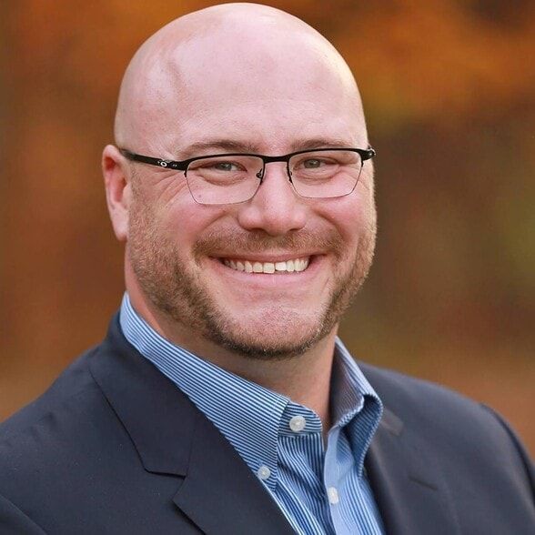 Land Listing Agent Photo