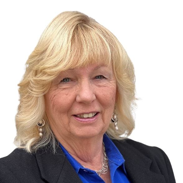 Land Listing Agent Photo