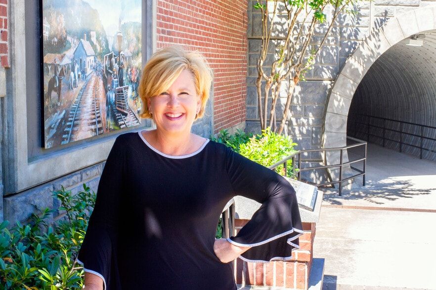 Land Listing Agent Photo