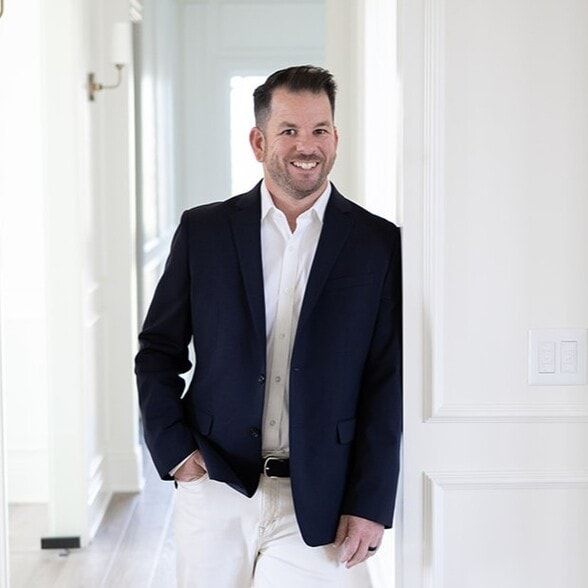 Land Listing Agent Photo