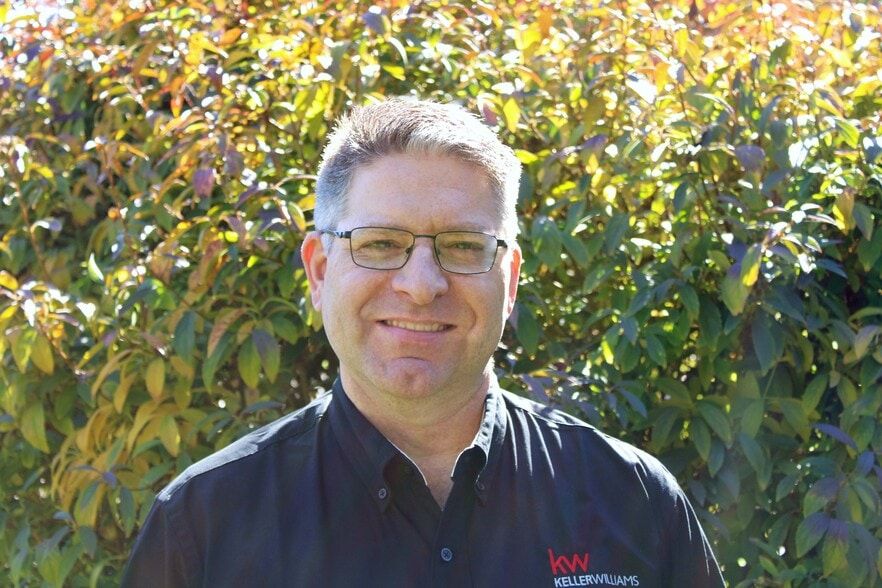 Land Listing Agent Photo