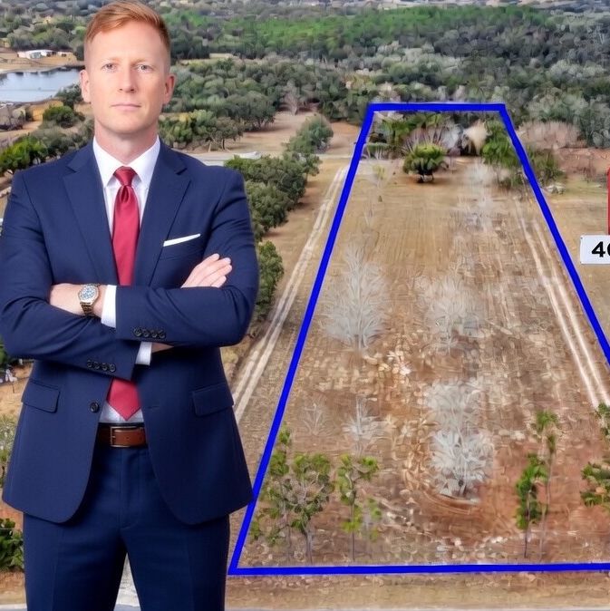 Land Listing Agent Photo