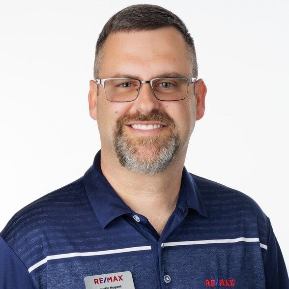 Land Listing Agent Photo