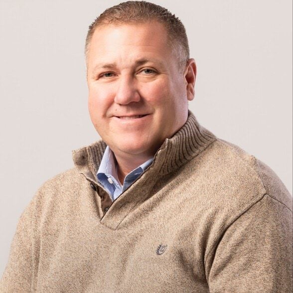 Land Listing Agent Photo