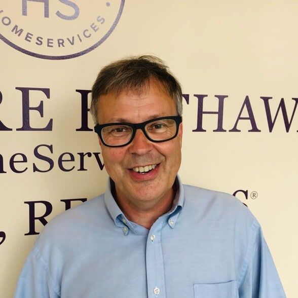 Land Listing Agent Photo