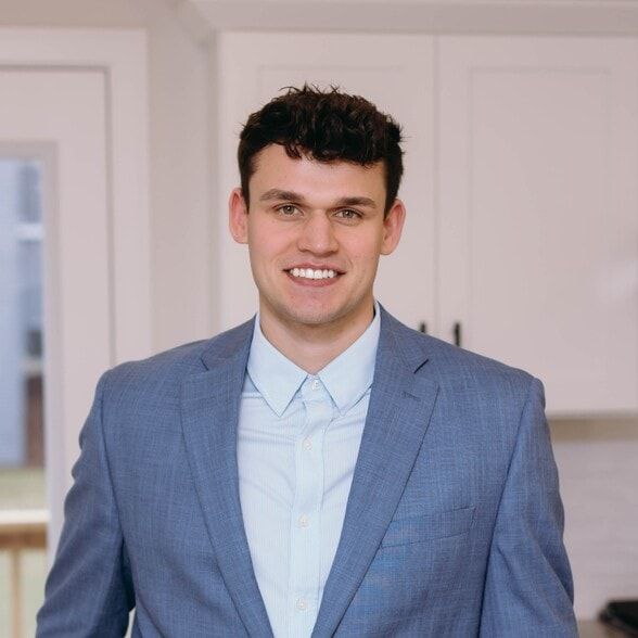 Land Listing Agent Photo