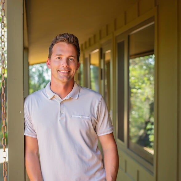 Land Listing Agent Photo