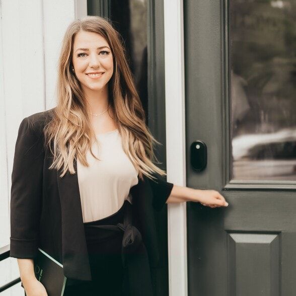 Land Listing Agent Photo