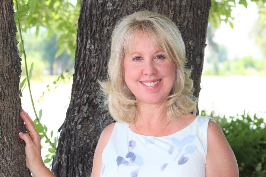 Land Listing Agent Photo