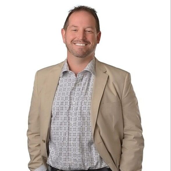 Land Listing Agent Photo